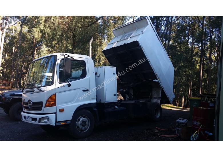 caption Hino FC4J Ser 2 Chipper Truck year 2007