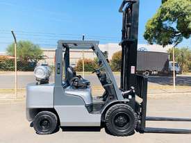 NISSAN 3.5T LPG FORKLIFT - 5m High 3500kg Capacity - picture0' - Click to enlarge