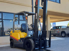 TCM 2500kg LPG Forklift with 4500mm Single Stage Mast - picture0' - Click to enlarge