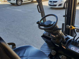 TCM 2500kg LPG Forklift with 4500mm Single Stage Mast - picture2' - Click to enlarge