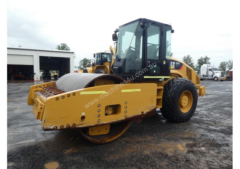 caption Caterpillar CS76 Smooth Drum Roller