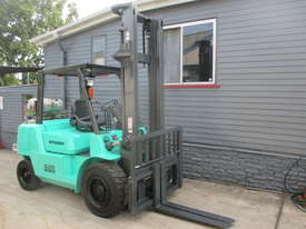 Mitsubishi 4 ton LPG good Used Forklift #1542 - picture0' - Click to enlarge