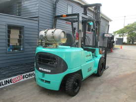 Mitsubishi 4 ton LPG good Used Forklift #1542 - picture2' - Click to enlarge