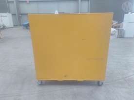 1-11 Heavy Duty Cabinet - picture2' - Click to enlarge