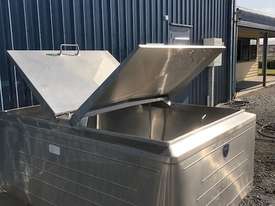 1,600ltr Jacketed Stainless Steel Tank, Milk Vat - picture0' - Click to enlarge