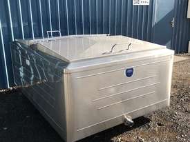 1,600ltr Jacketed Stainless Steel Tank, Milk Vat - picture1' - Click to enlarge