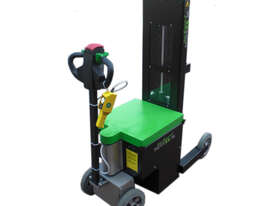 Battery Electric Pull/Push, 2500kg capacity complete with Lifter & Remote Control - picture0' - Click to enlarge