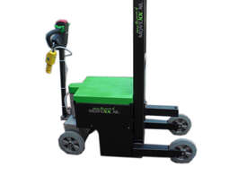 Battery Electric Pull/Push, 2500kg capacity complete with Lifter & Remote Control - picture2' - Click to enlarge