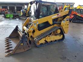 CAT 249D TRACK LOADER WITH LOW 1354 HOURS, PREMIUM SPEC AND 4 IN 1 BUCKET - picture2' - Click to enlarge