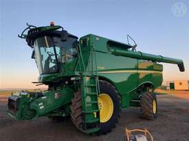 John Deere S680 & 40ft Draper Front - picture0' - Click to enlarge