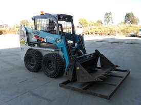 Toyota 5SDK8 Skid Steer Loader for Hire - picture0' - Click to enlarge