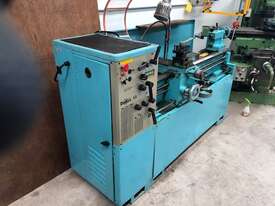 DoAll Metal Working Lathe with all the extras  - picture2' - Click to enlarge