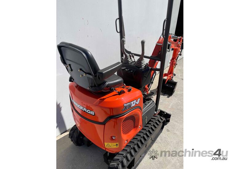 RHINOCEROS XN12-8 1.2T KUBOTA DIESEL SWING BOOM ADJ TRACKS MINI EXCAVATOR INC 10 X ATTACHMENTS