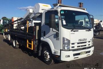 Used 2005 Isuzu Elevated work Platform Truck fully compliance and ready