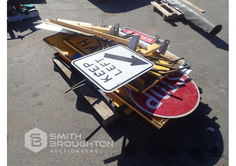 Used PALLET COMPRISING OF ROADWORK CONSTRUCTION SIGNS Safety Signs in ...