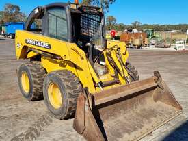 John Deere 260 Series II Skid Steer Loader - picture0' - Click to enlarge