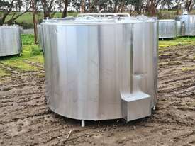 STAINLESS STEEL TANK, MILK VAT 2800lt - picture1' - Click to enlarge