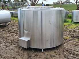 STAINLESS STEEL TANK, MILK VAT 2800lt - picture2' - Click to enlarge