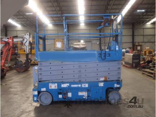 Genie GS3232 Narrow Electric Scissor Lift with Out Riggers