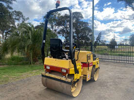 Dynapac CC122 Vibrating Roller Roller/Compacting - picture2' - Click to enlarge