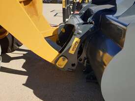 Wheel Loader Quick Hitch - picture0' - Click to enlarge