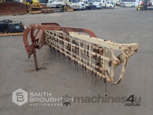 NEW HOLLAND 3 POINT LINKAGE HAY RAKE