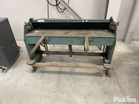 Unbranded Manual Sheet Metal Guillotine - picture0' - Click to enlarge