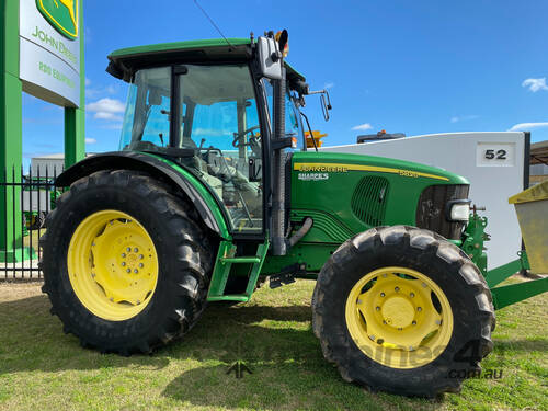 John Deere 5820 FWA/4WD Tractor