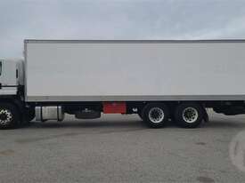 Isuzu FH FVD - picture2' - Click to enlarge