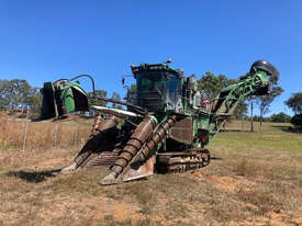 John Deere 3520 Cane Harvester Harvester/Header - picture0' - Click to enlarge