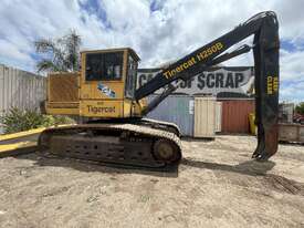 Tigercat 250D excavator with 3 finger metal grab - picture0' - Click to enlarge