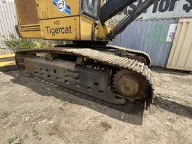 Tigercat 250D excavator with 3 finger metal grab - picture2' - Click to enlarge