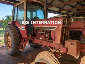 886 International Tractor - picture0' - Click to enlarge