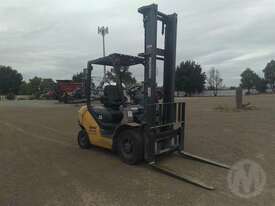 Komatsu FD25T-17 Forklift - picture0' - Click to enlarge