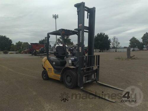 Komatsu FD25T-17 Forklift