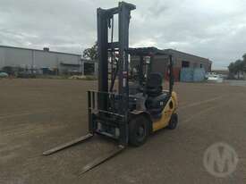 Komatsu FD25T-17 Forklift - picture1' - Click to enlarge