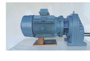 LLOYDS DEALS - 2012 ABB 22 kW Electric Motor Reduction Drive Gearbox Output Rpm: 612 Ratio : 2.4