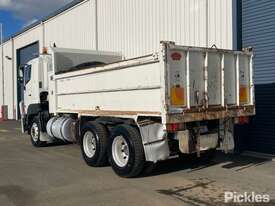 2007 Hino 700 Series - picture2' - Click to enlarge