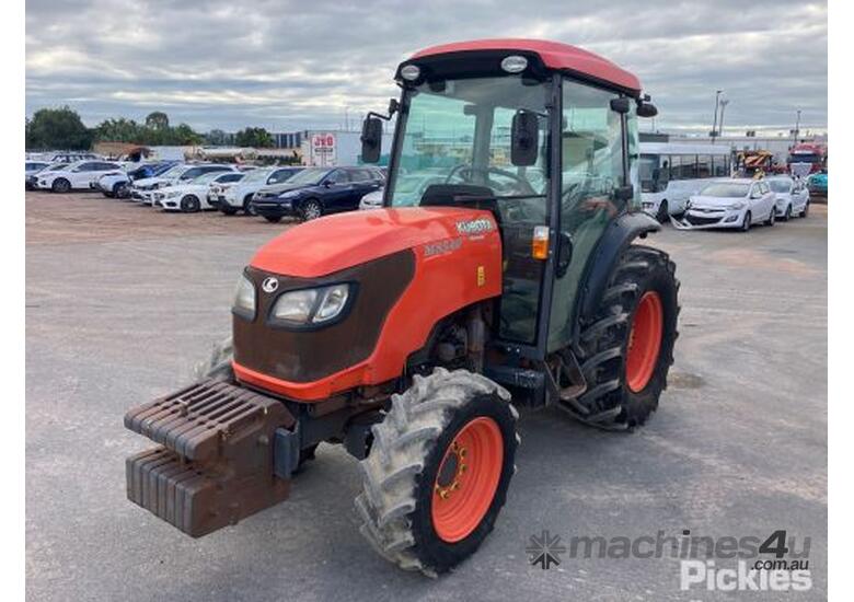 Used Kubota M8540 NARROW 4WD Tractors 80-100hp in , - Listed on Machines4u