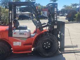 Heli Rough Terrain forklift - picture0' - Click to enlarge