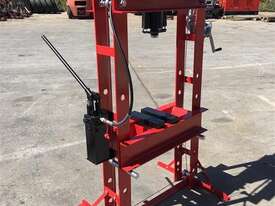 Unused 50 Ton Hydraulic Workshop Press - picture2' - Click to enlarge