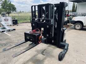 Crown Walkie Reach Truck - picture2' - Click to enlarge