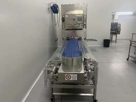 Strawberry De-Calyx Machine - picture0' - Click to enlarge