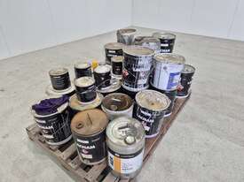 Miscellaneous pallet of paint - picture0' - Click to enlarge