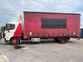 2015 Hino GD1J Curtainsider Day Cab - picture2' - Click to enlarge