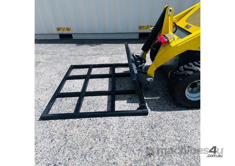 caption Leveller / Spreader Bar (Levelling Bar) for Mini Loader - Dingo, Toro, Vermeer, Boxer & Viking