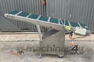 Stainless Motorised Cleated rubber belt conveyor elevator 300 wide x 1550 belt