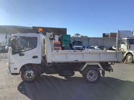 2014 Hino 300 616 Tipper - picture2' - Click to enlarge