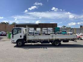 2015 Isuzu NPR 400 Table Top - picture2' - Click to enlarge