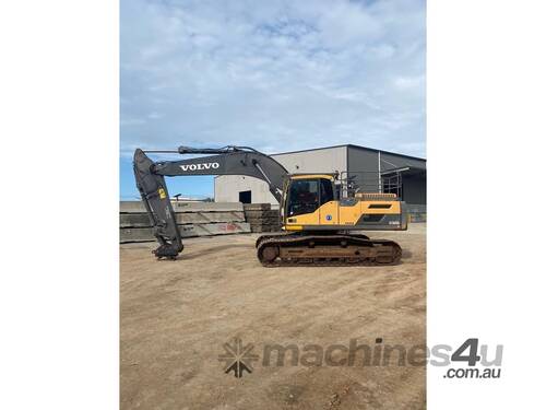 2017 VOLVO EC300DL Excavator with Buckets